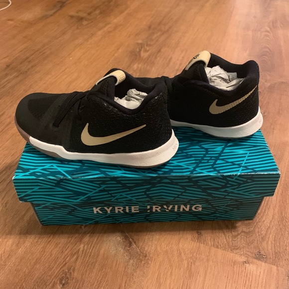 kyrie irving boy shoes